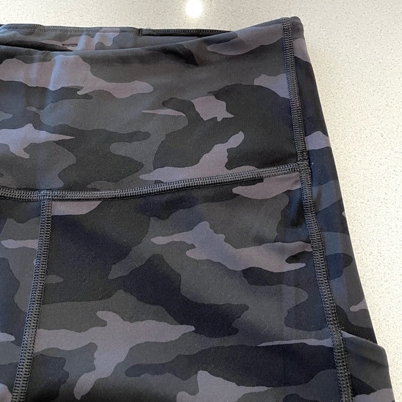 Athleta New Ultimate Stash Pocket 7/8 Camo Tight!! - Picture 8 of 8